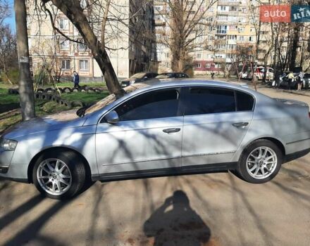 Серый Фольксваген Пассат, объемом двигателя 1.8 л и пробегом 229 тыс. км за 7550 $, фото 1 на Automoto.ua