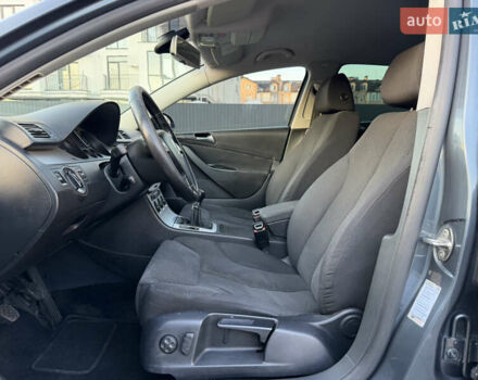 Сірий Фольксваген Пассат, об'ємом двигуна 2 л та пробігом 310 тис. км за 5800 $, фото 16 на Automoto.ua