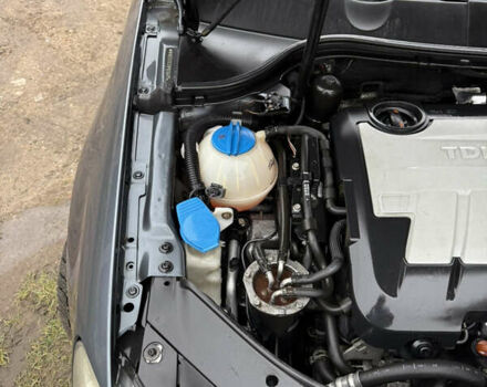 Серый Фольксваген Пассат, объемом двигателя 1.97 л и пробегом 236 тыс. км за 6000 $, фото 13 на Automoto.ua