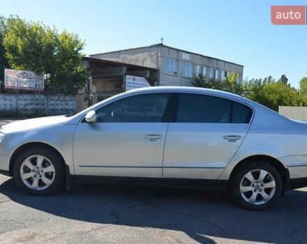 Серый Фольксваген Пассат, объемом двигателя 1.8 л и пробегом 210 тыс. км за 5800 $, фото 7 на Automoto.ua