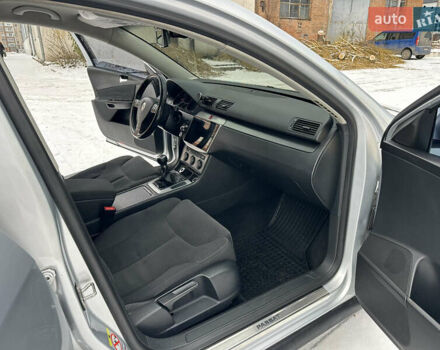 Сірий Фольксваген Пассат, об'ємом двигуна 2 л та пробігом 272 тис. км за 6999 $, фото 28 на Automoto.ua