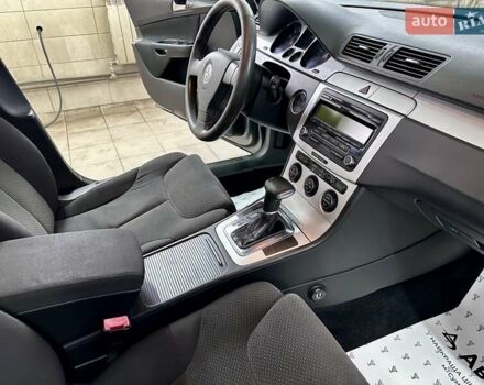 Серый Фольксваген Пассат, объемом двигателя 1.8 л и пробегом 290 тыс. км за 5499 $, фото 23 на Automoto.ua