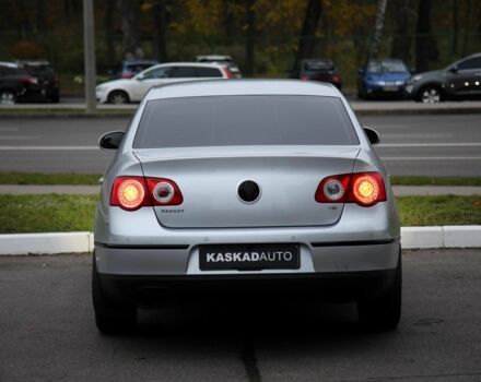 Сірий Фольксваген Пассат, об'ємом двигуна 1.8 л та пробігом 241 тис. км за 6900 $, фото 4 на Automoto.ua