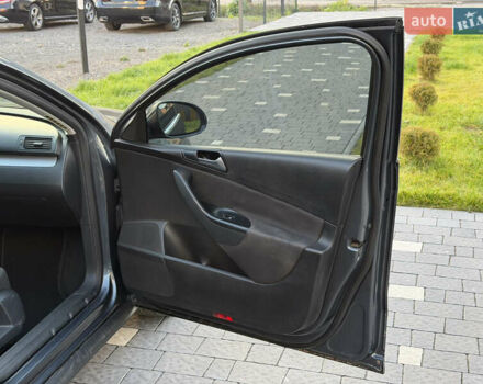 Сірий Фольксваген Пассат, об'ємом двигуна 2 л та пробігом 310 тис. км за 5800 $, фото 28 на Automoto.ua