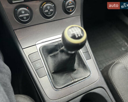 Серый Фольксваген Пассат, объемом двигателя 1.8 л и пробегом 292 тыс. км за 6500 $, фото 25 на Automoto.ua