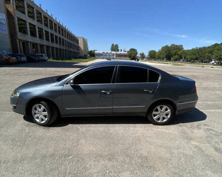 Серый Фольксваген Пассат, объемом двигателя 1.8 л и пробегом 300 тыс. км за 5400 $, фото 4 на Automoto.ua