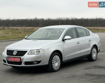 Сірий Фольксваген Пассат, об'ємом двигуна 1.6 л та пробігом 217 тис. км за 8999 $, фото 4 на Automoto.ua