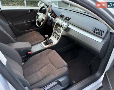 Сірий Фольксваген Пассат, об'ємом двигуна 1.4 л та пробігом 247 тис. км за 6999 $, фото 48 на Automoto.ua