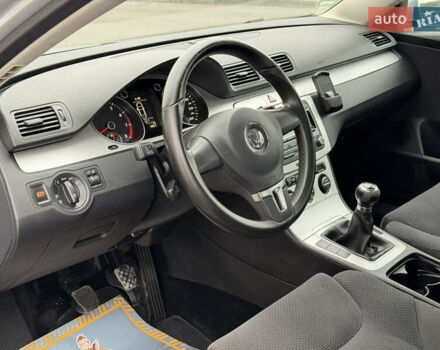 Сірий Фольксваген Пассат, об'ємом двигуна 1.6 л та пробігом 217 тис. км за 8999 $, фото 49 на Automoto.ua