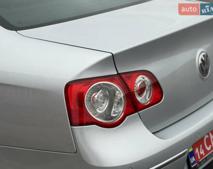 Сірий Фольксваген Пассат, об'ємом двигуна 1.6 л та пробігом 217 тис. км за 8999 $, фото 13 на Automoto.ua