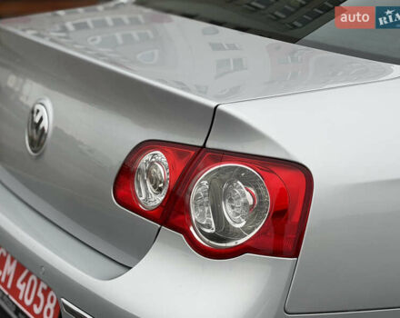 Сірий Фольксваген Пассат, об'ємом двигуна 1.6 л та пробігом 217 тис. км за 8999 $, фото 19 на Automoto.ua