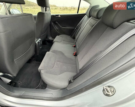 Сірий Фольксваген Пассат, об'ємом двигуна 1.6 л та пробігом 217 тис. км за 8999 $, фото 67 на Automoto.ua