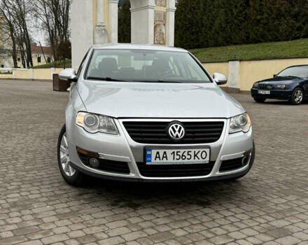 Серый Фольксваген Пассат, объемом двигателя 1.8 л и пробегом 277 тыс. км за 5000 $, фото 2 на Automoto.ua