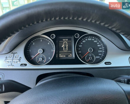 Серый Фольксваген Пассат, объемом двигателя 2 л и пробегом 310 тыс. км за 8000 $, фото 9 на Automoto.ua