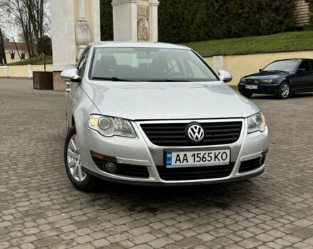 Серый Фольксваген Пассат, объемом двигателя 1.8 л и пробегом 277 тыс. км за 5000 $, фото 3 на Automoto.ua