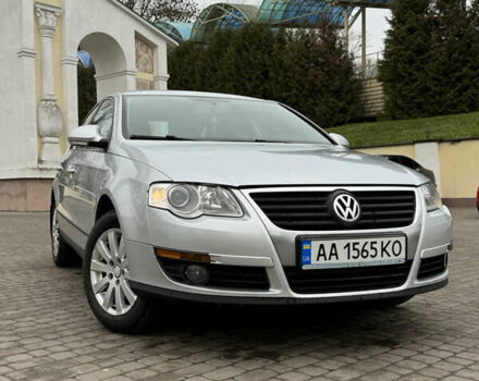 Серый Фольксваген Пассат, объемом двигателя 1.8 л и пробегом 277 тыс. км за 5000 $, фото 1 на Automoto.ua