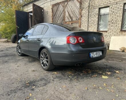 Серый Фольксваген Пассат, объемом двигателя 1.8 л и пробегом 238 тыс. км за 3800 $, фото 2 на Automoto.ua