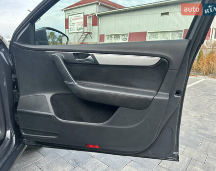 Серый Фольксваген Пассат, объемом двигателя 1.8 л и пробегом 214 тыс. км за 11900 $, фото 19 на Automoto.ua