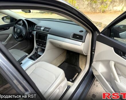 Серый Фольксваген Пассат, объемом двигателя 2.5 л и пробегом 199 тыс. км за 9000 $, фото 8 на Automoto.ua