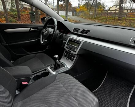 Серый Фольксваген Пассат, объемом двигателя 1.8 л и пробегом 174 тыс. км за 7990 $, фото 27 на Automoto.ua