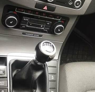 Серый Фольксваген Пассат, объемом двигателя 1.97 л и пробегом 202 тыс. км за 9500 $, фото 3 на Automoto.ua