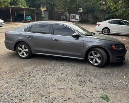 Серый Фольксваген Пассат, объемом двигателя 2.5 л и пробегом 318 тыс. км за 9100 $, фото 4 на Automoto.ua