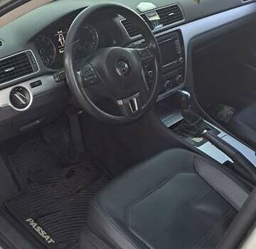 Фольксваген Пассат 2011 в Николаеве на Automoto.ua Серый Фольксваген Пассат, объемом двигателя 2.5 л и пробегом 202 тыс. км за 10000 $, фото 10 на Automoto.ua