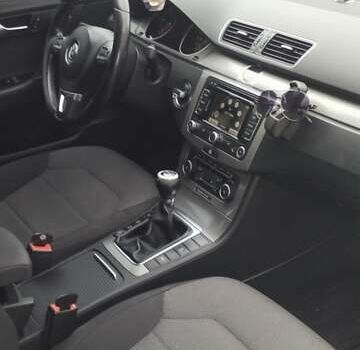 Серый Фольксваген Пассат, объемом двигателя 1.97 л и пробегом 202 тыс. км за 9500 $, фото 5 на Automoto.ua