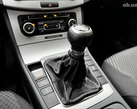 Серый Фольксваген Пассат, объемом двигателя 1.8 л и пробегом 174 тыс. км за 7990 $, фото 18 на Automoto.ua