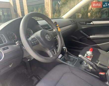 Серый Фольксваген Пассат, объемом двигателя 2.48 л и пробегом 197 тыс. км за 9200 $, фото 6 на Automoto.ua