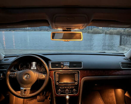 Серый Фольксваген Пассат, объемом двигателя 1.97 л и пробегом 214 тыс. км за 12000 $, фото 14 на Automoto.ua