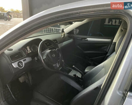Серый Фольксваген Пассат, объемом двигателя 2.48 л и пробегом 228 тыс. км за 9500 $, фото 6 на Automoto.ua