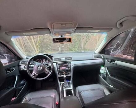 Серый Фольксваген Пассат, объемом двигателя 2.5 л и пробегом 318 тыс. км за 9100 $, фото 2 на Automoto.ua