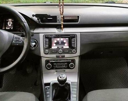 Серый Фольксваген Пассат, объемом двигателя 1.6 л и пробегом 246 тыс. км за 9800 $, фото 5 на Automoto.ua