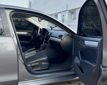 Сірий Фольксваген Пассат, об'ємом двигуна 2.5 л та пробігом 220 тис. км за 10500 $, фото 12 на Automoto.ua