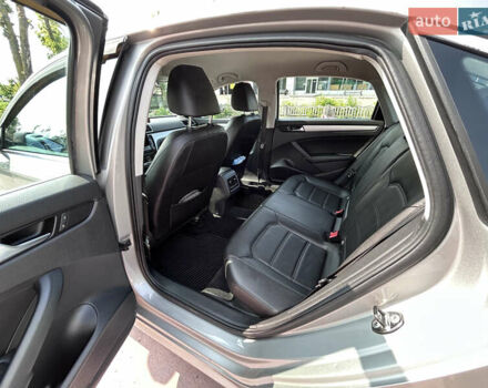 Серый Фольксваген Пассат, объемом двигателя 2.5 л и пробегом 266 тыс. км за 9500 $, фото 12 на Automoto.ua