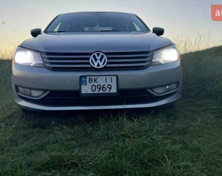 Сірий Фольксваген Пассат, об'ємом двигуна 2.5 л та пробігом 201 тис. км за 12500 $, фото 2 на Automoto.ua