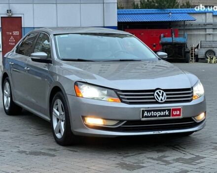Серый Фольксваген Пассат, объемом двигателя 2.5 л и пробегом 156 тыс. км за 10990 $, фото 2 на Automoto.ua