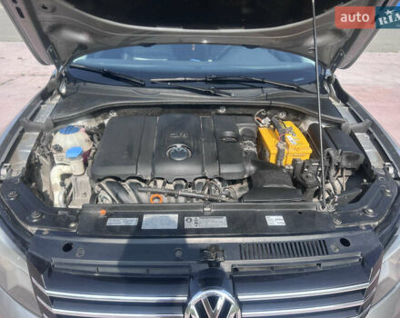 Серый Фольксваген Пассат, объемом двигателя 2.5 л и пробегом 266 тыс. км за 9500 $, фото 18 на Automoto.ua