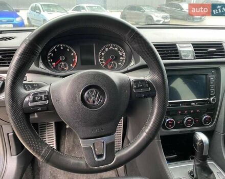 Серый Фольксваген Пассат, объемом двигателя 2.5 л и пробегом 263 тыс. км за 7390 $, фото 22 на Automoto.ua
