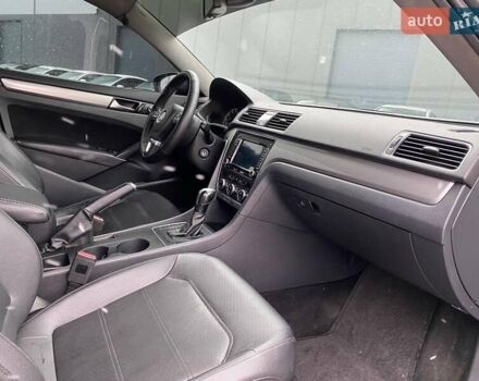 Серый Фольксваген Пассат, объемом двигателя 2.5 л и пробегом 263 тыс. км за 7390 $, фото 31 на Automoto.ua