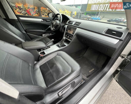 Сірий Фольксваген Пассат, об'ємом двигуна 2.48 л та пробігом 290 тис. км за 9300 $, фото 19 на Automoto.ua