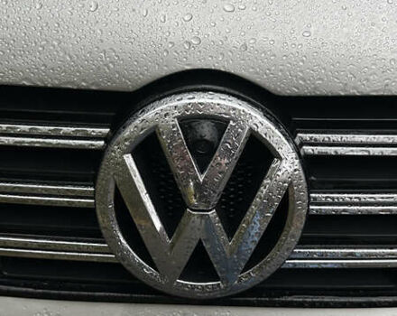 Серый Фольксваген Пассат, объемом двигателя 2.48 л и пробегом 310 тыс. км за 9000 $, фото 17 на Automoto.ua