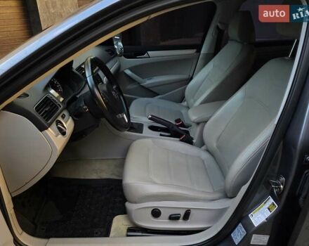 Серый Фольксваген Пассат, объемом двигателя 2.5 л и пробегом 241 тыс. км за 7450 $, фото 21 на Automoto.ua