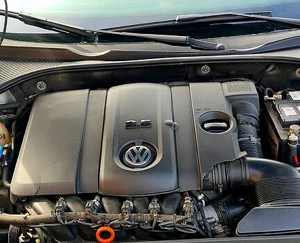 Серый Фольксваген Пассат, объемом двигателя 2.5 л и пробегом 295 тыс. км за 8999 $, фото 7 на Automoto.ua