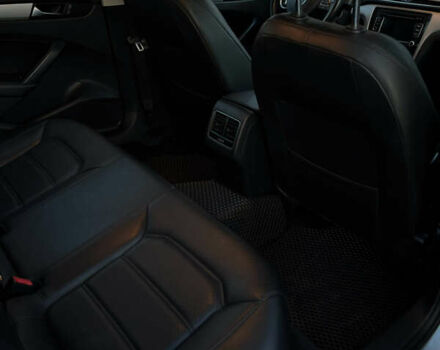 Серый Фольксваген Пассат, объемом двигателя 2.48 л и пробегом 240 тыс. км за 10999 $, фото 19 на Automoto.ua