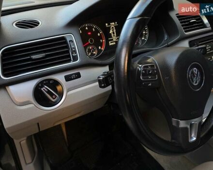 Серый Фольксваген Пассат, объемом двигателя 2.5 л и пробегом 241 тыс. км за 7450 $, фото 25 на Automoto.ua