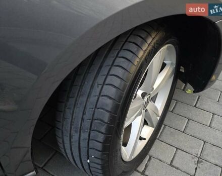 Серый Фольксваген Пассат, объемом двигателя 2.5 л и пробегом 241 тыс. км за 7450 $, фото 16 на Automoto.ua