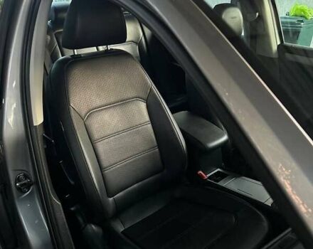 Серый Фольксваген Пассат, объемом двигателя 2.5 л и пробегом 251 тыс. км за 10999 $, фото 25 на Automoto.ua