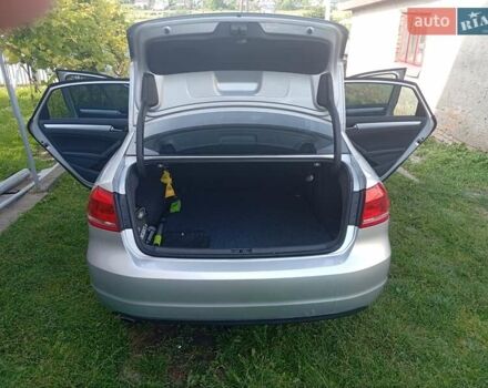 Серый Фольксваген Пассат, объемом двигателя 2.5 л и пробегом 229 тыс. км за 8550 $, фото 4 на Automoto.ua